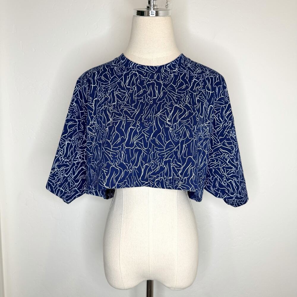SEFI Crop Wide Box Silhouette Top Womens Large Blue Figure Print